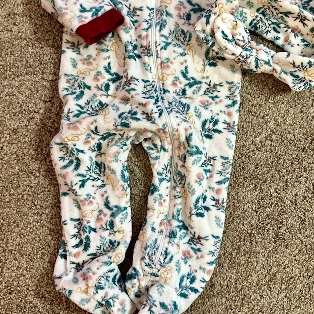 Saks Fifth Baby Girl Mistletoe Christmas Time Ultra Soft Zip Footies & Hairband